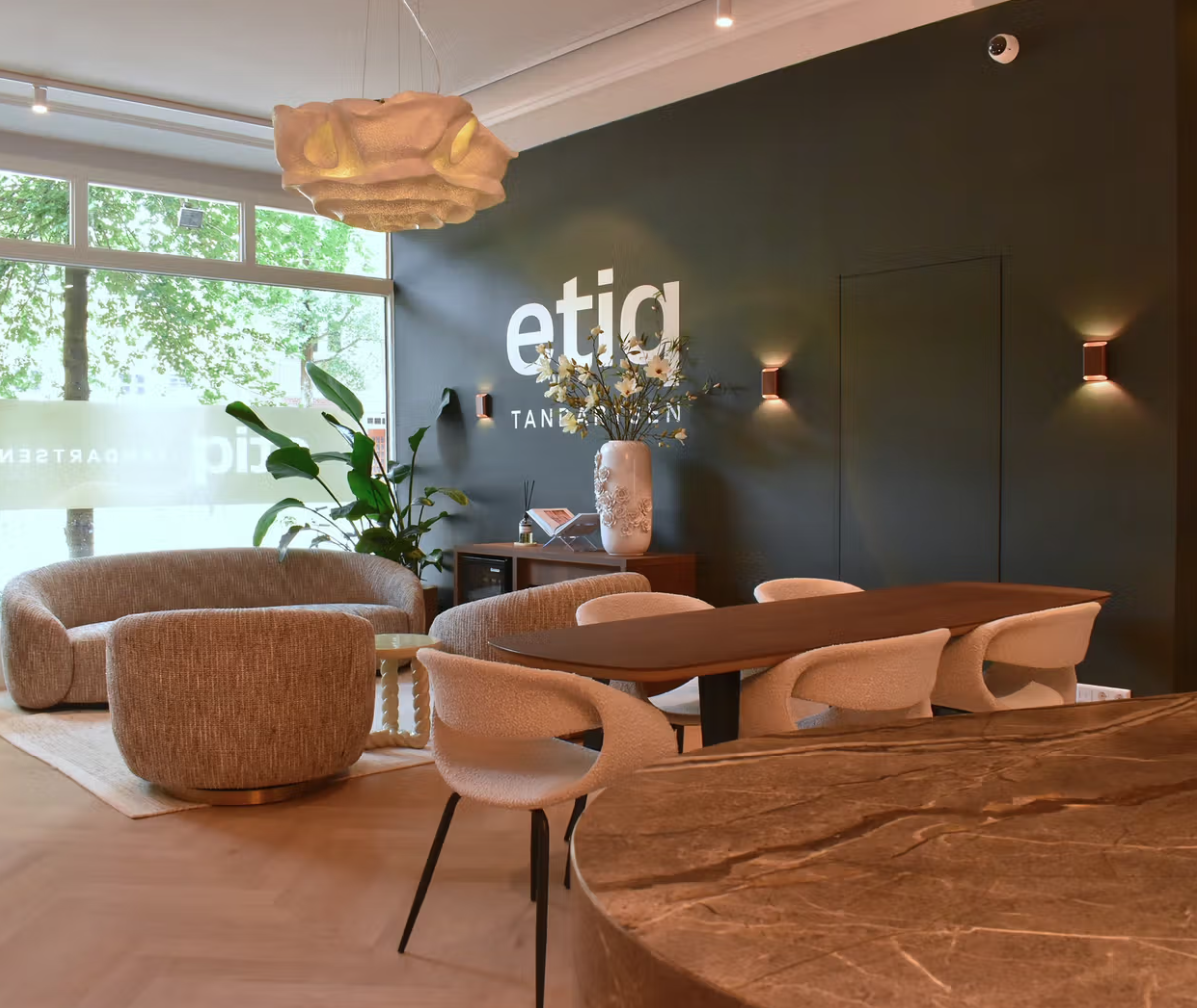 Hernieuwde Stralende Lach met Etiq Tandartsen: Implantaten in Amsterdam Zuid en Huizen
